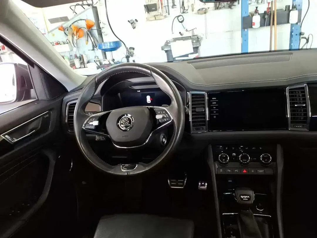 Skoda Kodiaq 2.0 TDI 4x4 L&K - Thumbnail 3