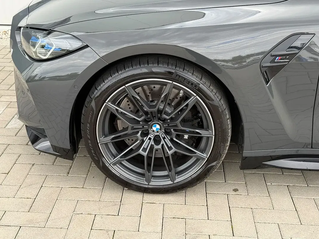 BMW M4 Competition Convertible - Thumbnail 13