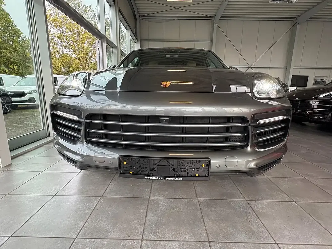 Porsche Cayenne E-Hybrid - Thumbnail 3