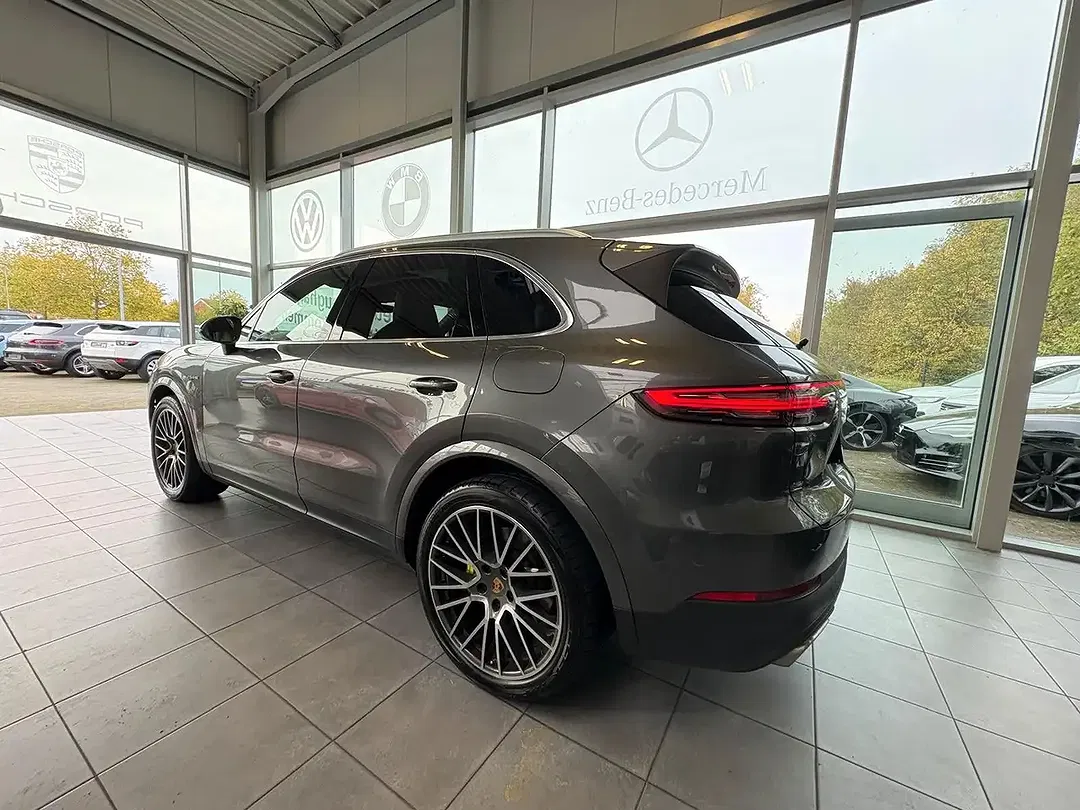 Porsche Cayenne E-Hybrid - Thumbnail 4