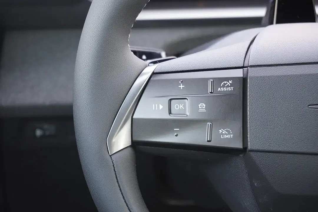 Opel Grandland Hybrid 1.2 Turbo AUT - Thumbnail 14