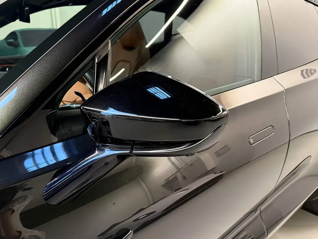 Aston Martin DBX V8 - Thumbnail 10