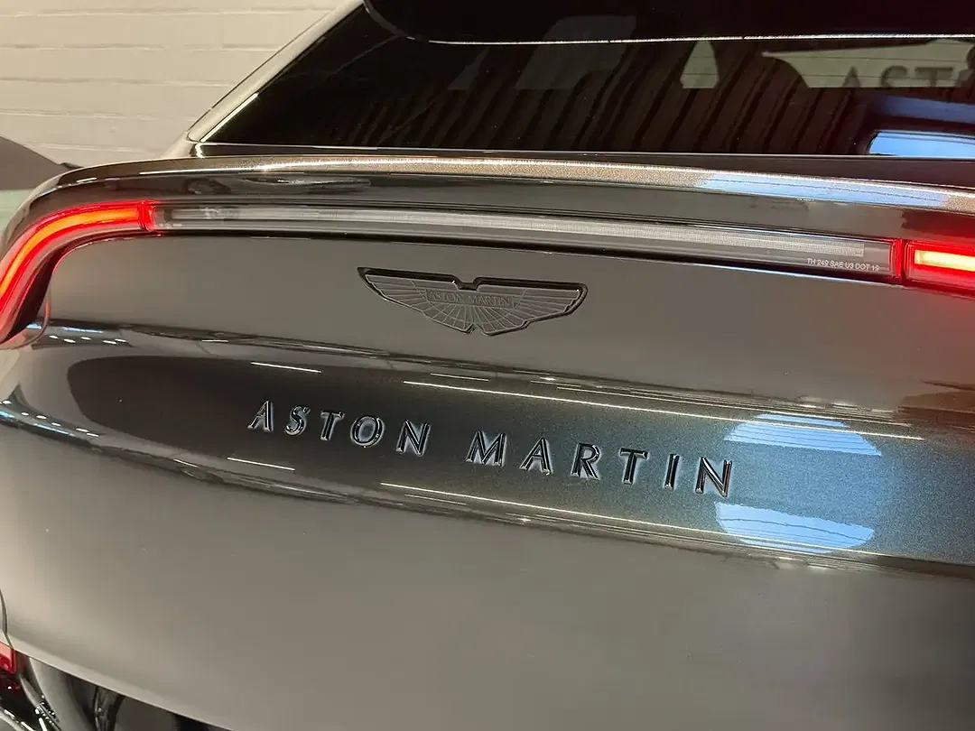 Aston Martin DBX V8 - Thumbnail 12