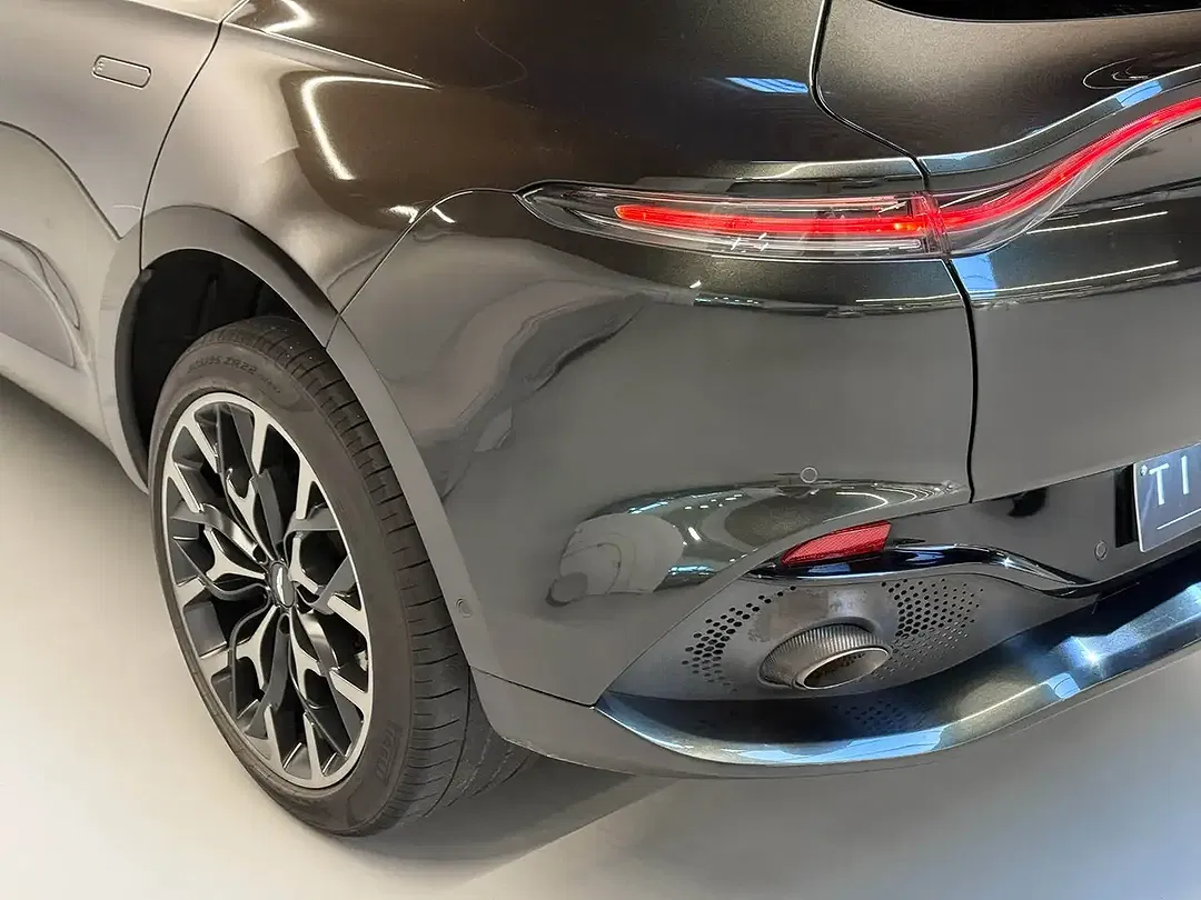 Aston Martin DBX V8 - Thumbnail 13