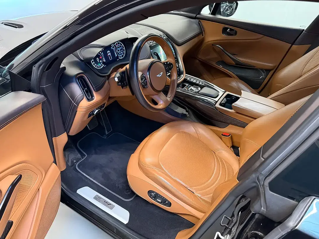Aston Martin DBX V8 - Thumbnail 14