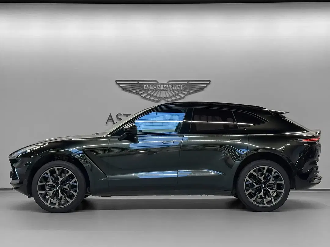 Aston Martin DBX V8 - Thumbnail 4