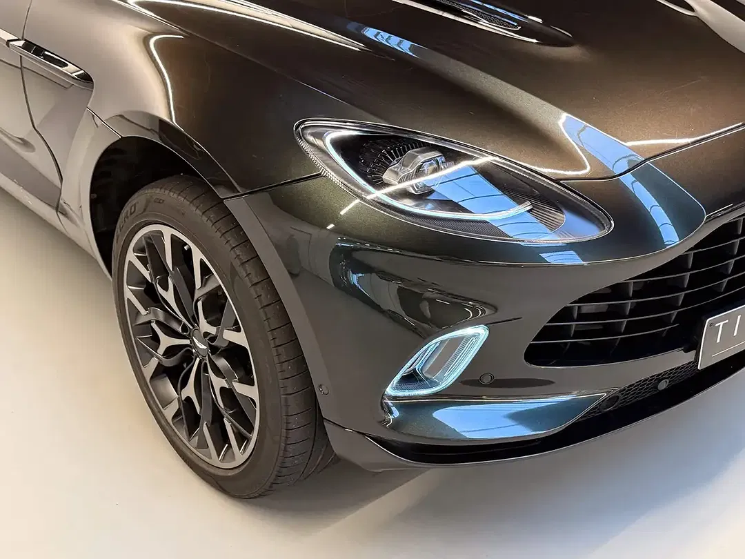 Aston Martin DBX V8 - Thumbnail 7