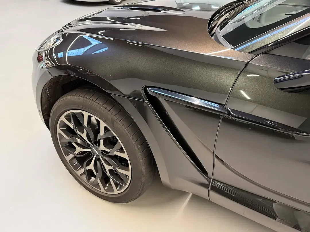 Aston Martin DBX V8 - Thumbnail 8