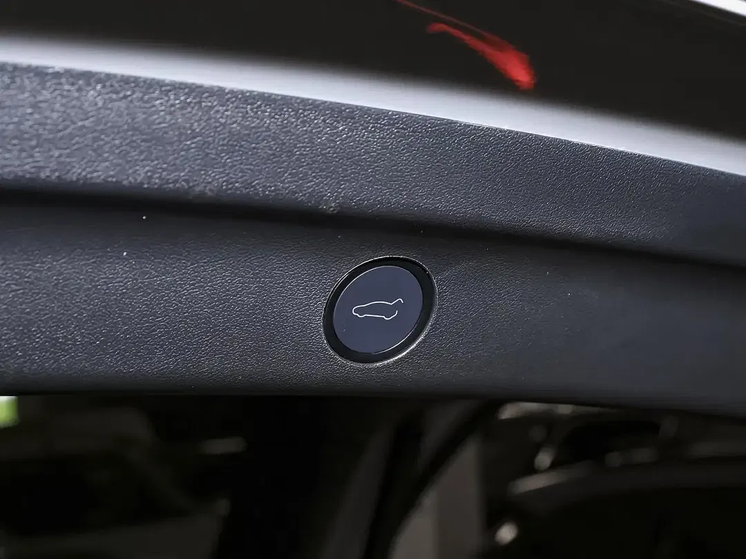 Tesla Model Y RWD - Thumbnail 12