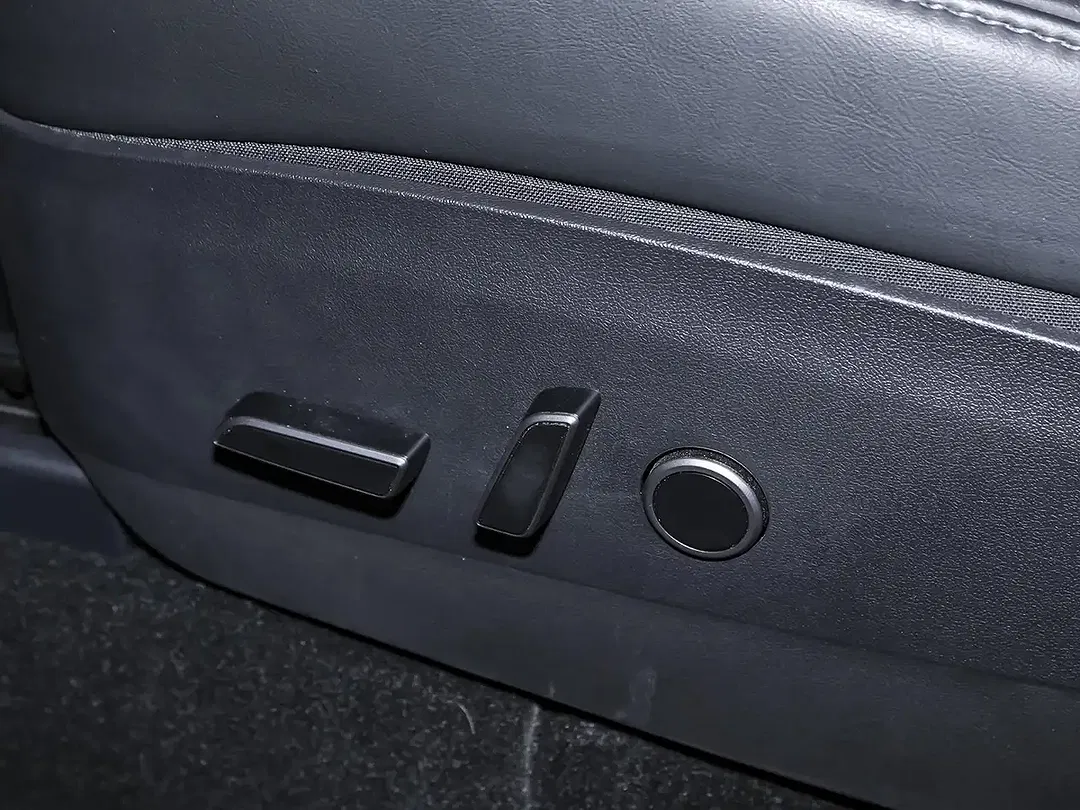 Tesla Model Y RWD - Thumbnail 14