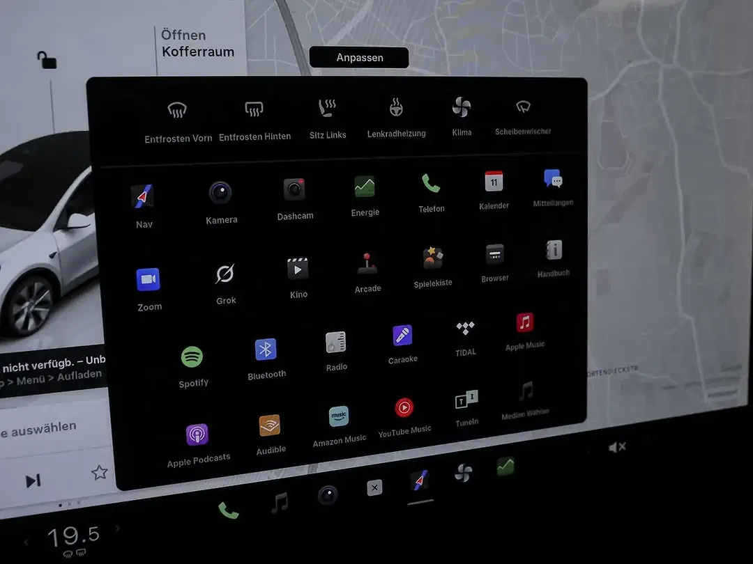 Tesla Model Y RWD - Thumbnail 16