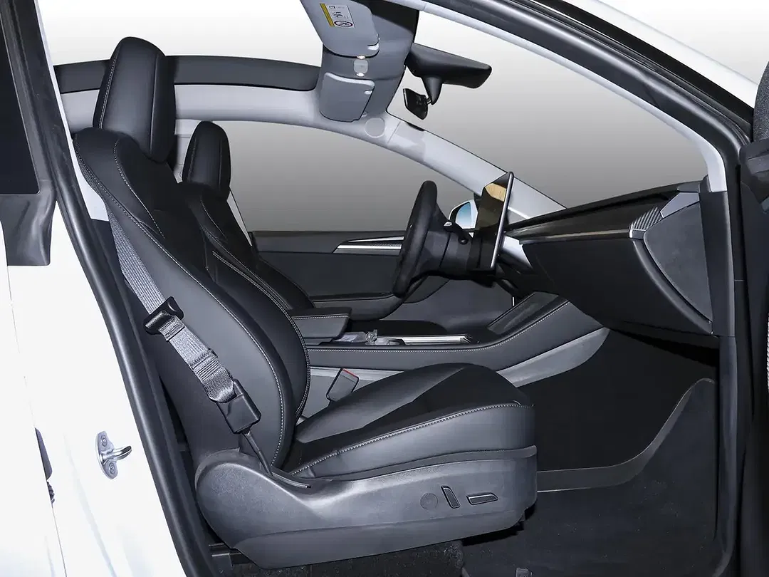 Tesla Model Y RWD - Thumbnail 4