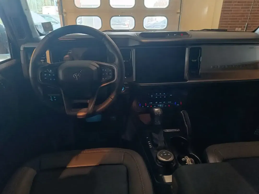 Ford Bronco 4x4 - Thumbnail 5