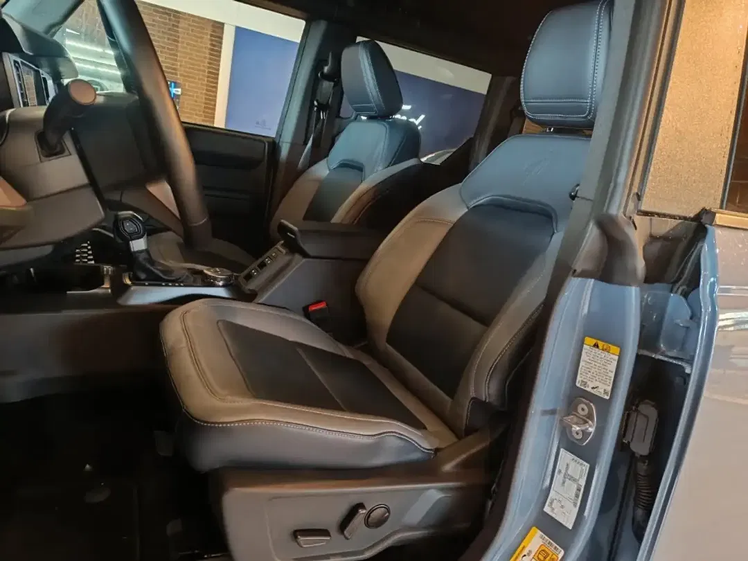 Ford Bronco 4x4 - Thumbnail 6