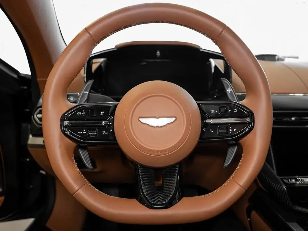 Aston Martin Vanquish Coupe - Thumbnail 11