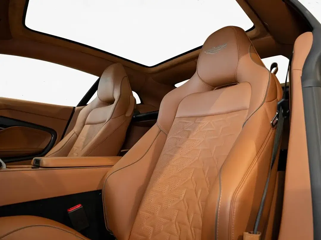 Aston Martin Vanquish Coupe - Thumbnail 12