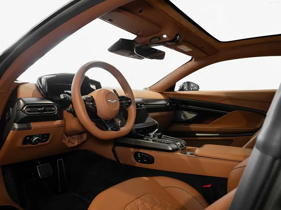 Aston Martin Vanquish Coupe - Thumbnail 3