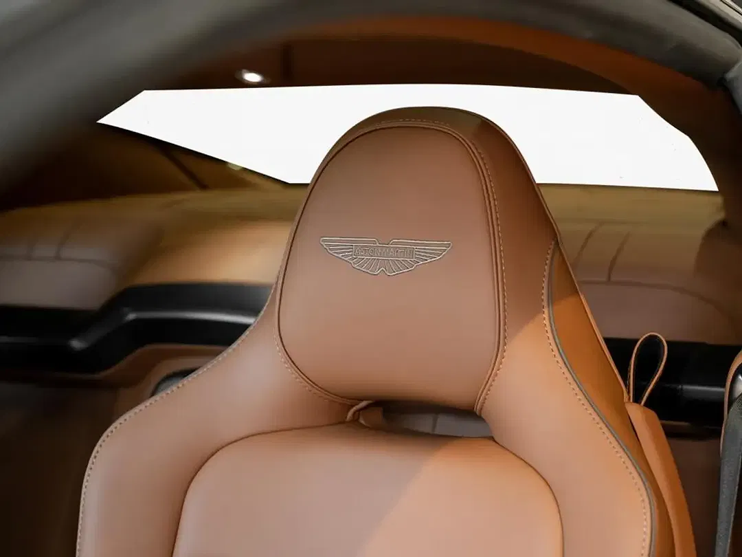 Aston Martin Vanquish Coupe - Thumbnail 5