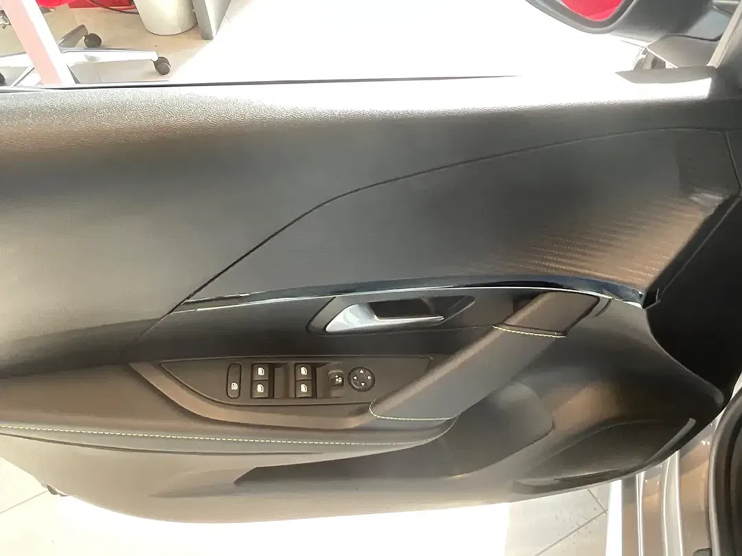 Peugeot 208 136 EV GT - Thumbnail 10