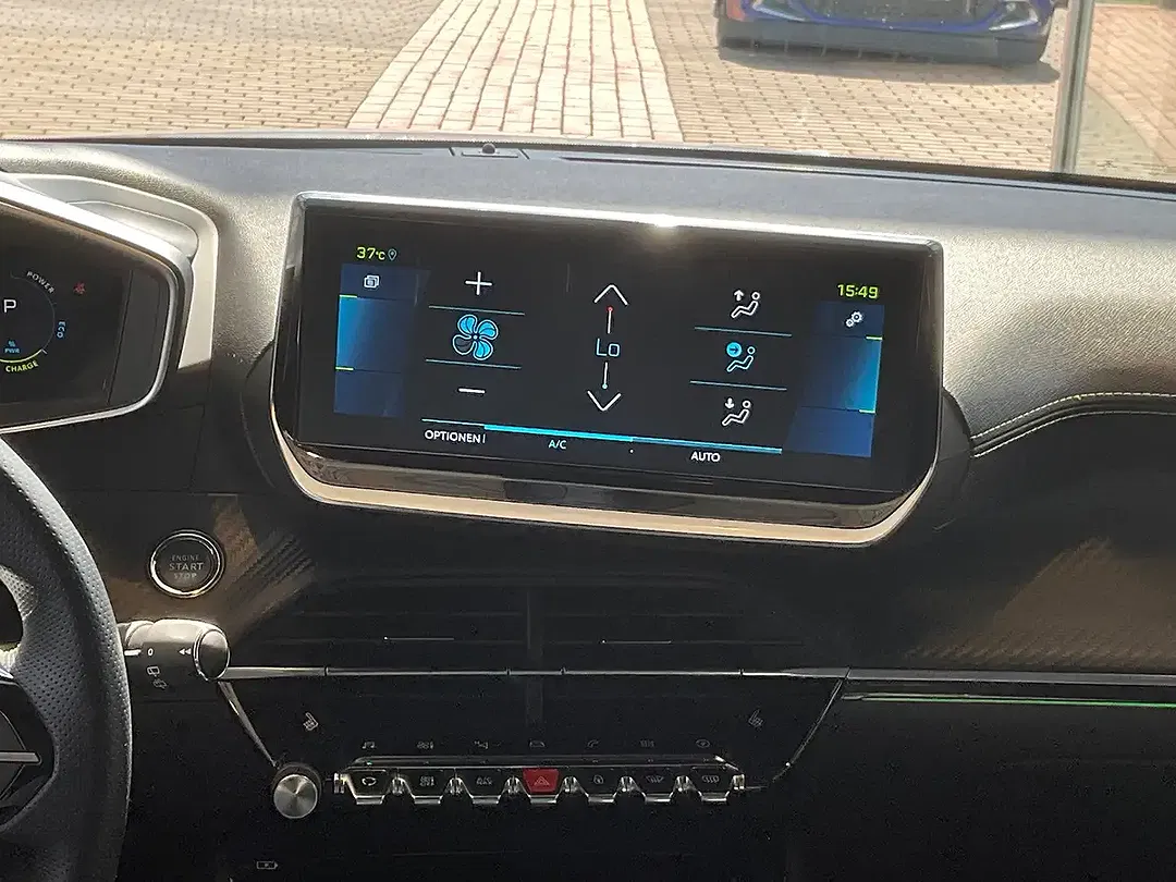 Peugeot 208 136 EV GT - Thumbnail 12