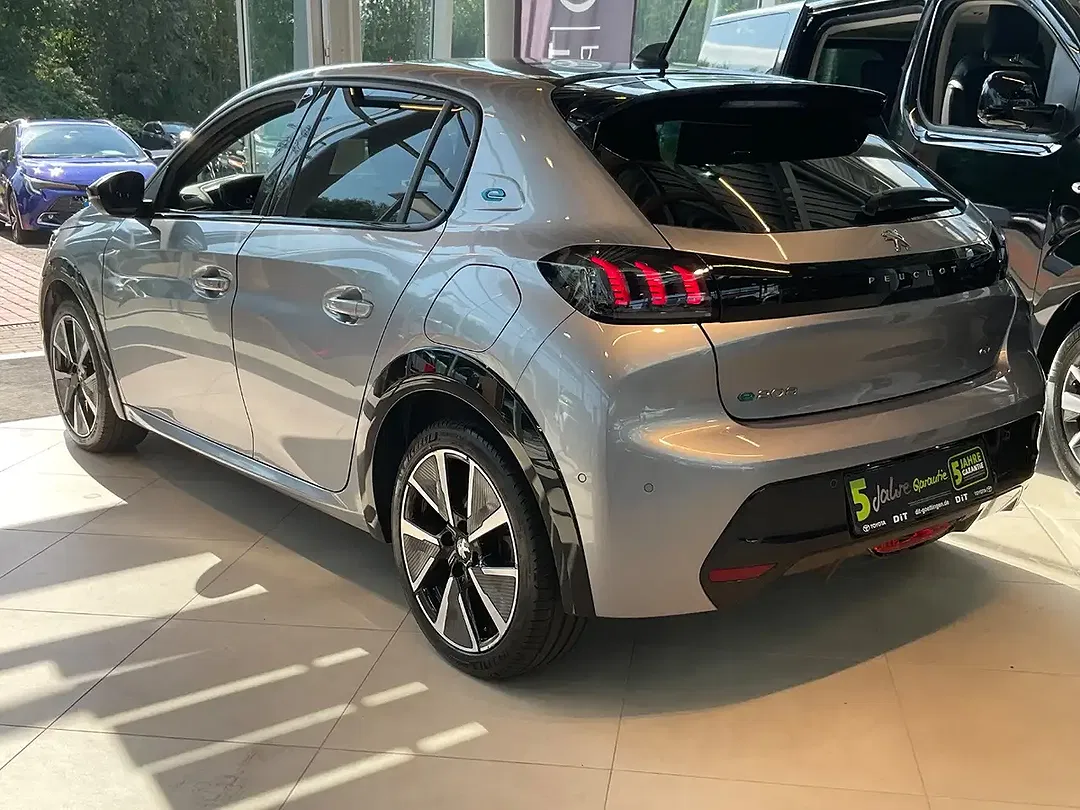 Peugeot 208 136 EV GT - Thumbnail 7