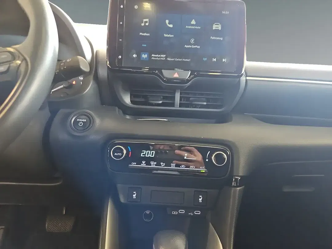 Toyota Yaris 1.5 Hybrid Business Edition - Thumbnail 11