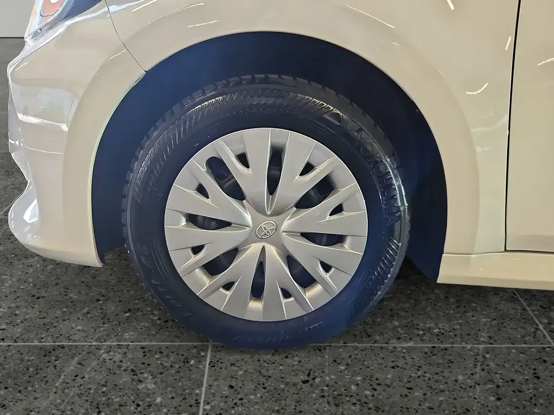 Toyota Yaris 1.5 Hybrid Business Edition - Thumbnail 13
