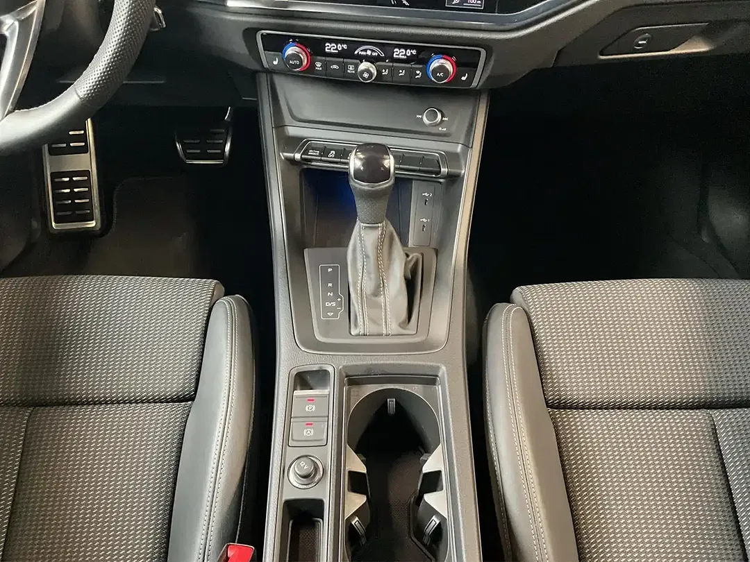 Audi Q3 S tronic S line Premium - Thumbnail 12