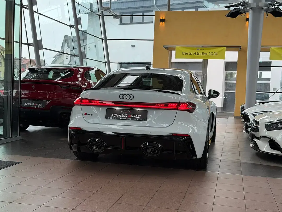 Audi RS5 Pro - Thumbnail 4
