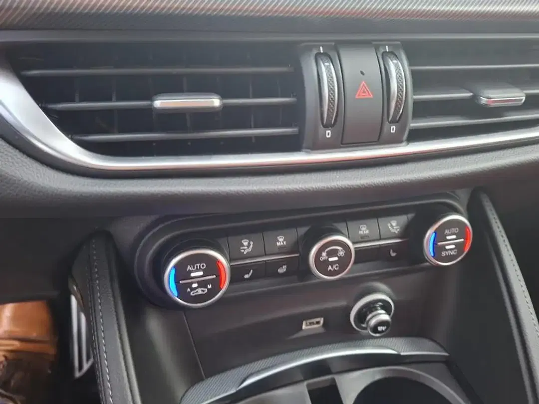Alfa Romeo Stelvio Veloce - Thumbnail 13