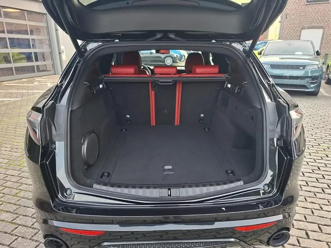 Alfa Romeo Stelvio Veloce - Thumbnail 8