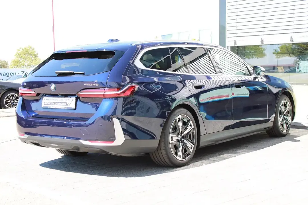 BMW i5 eDrive Touring - Thumbnail 4