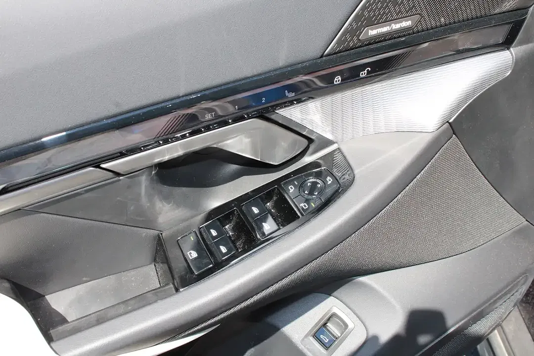 BMW i5 eDrive Touring - Thumbnail 6