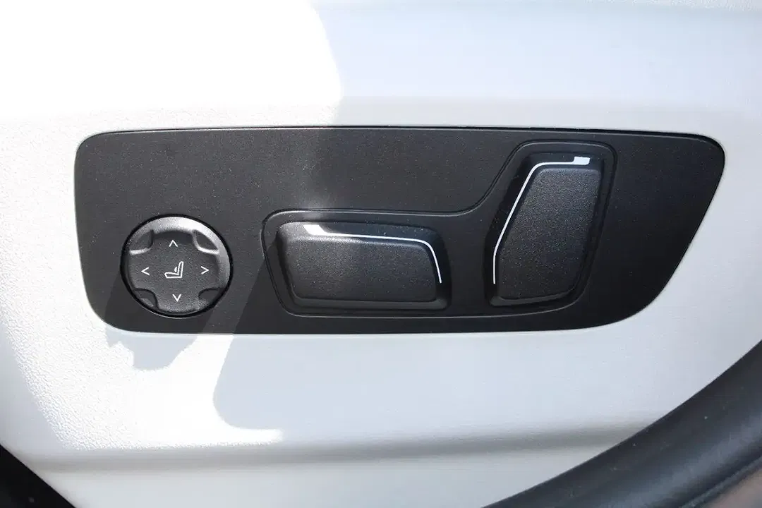 BMW i5 eDrive Touring - Thumbnail 8