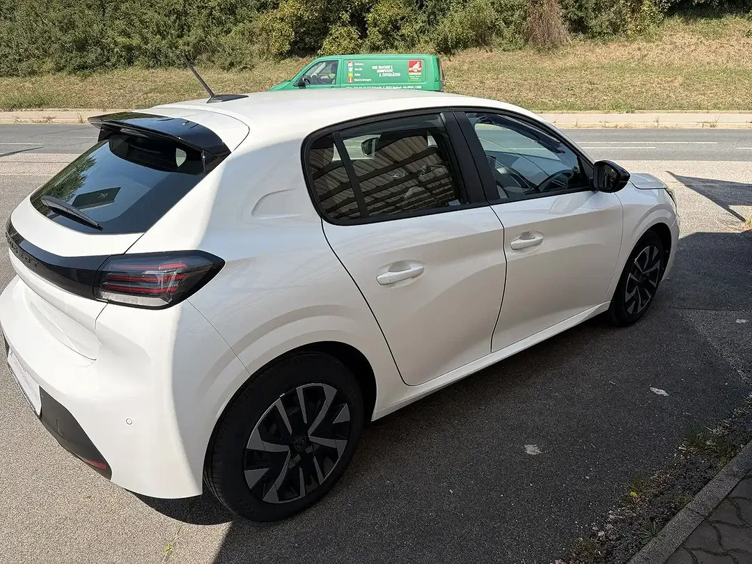 Peugeot 208 PureTech Active - Thumbnail 8