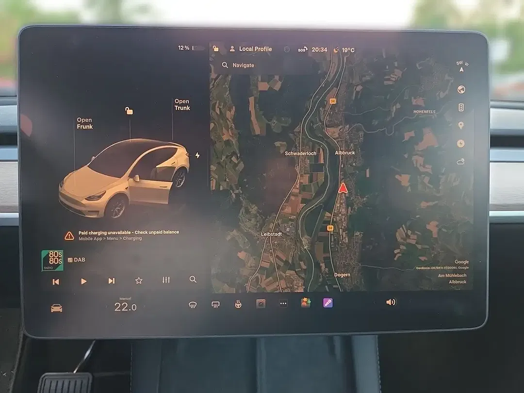 Tesla Model Y Dual Motor Long Range - Thumbnail 10
