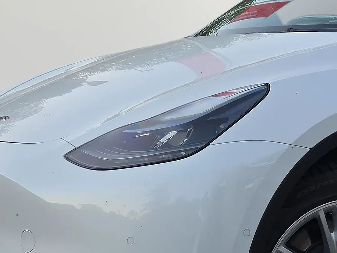 Tesla Model Y Dual Motor Long Range - Thumbnail 6