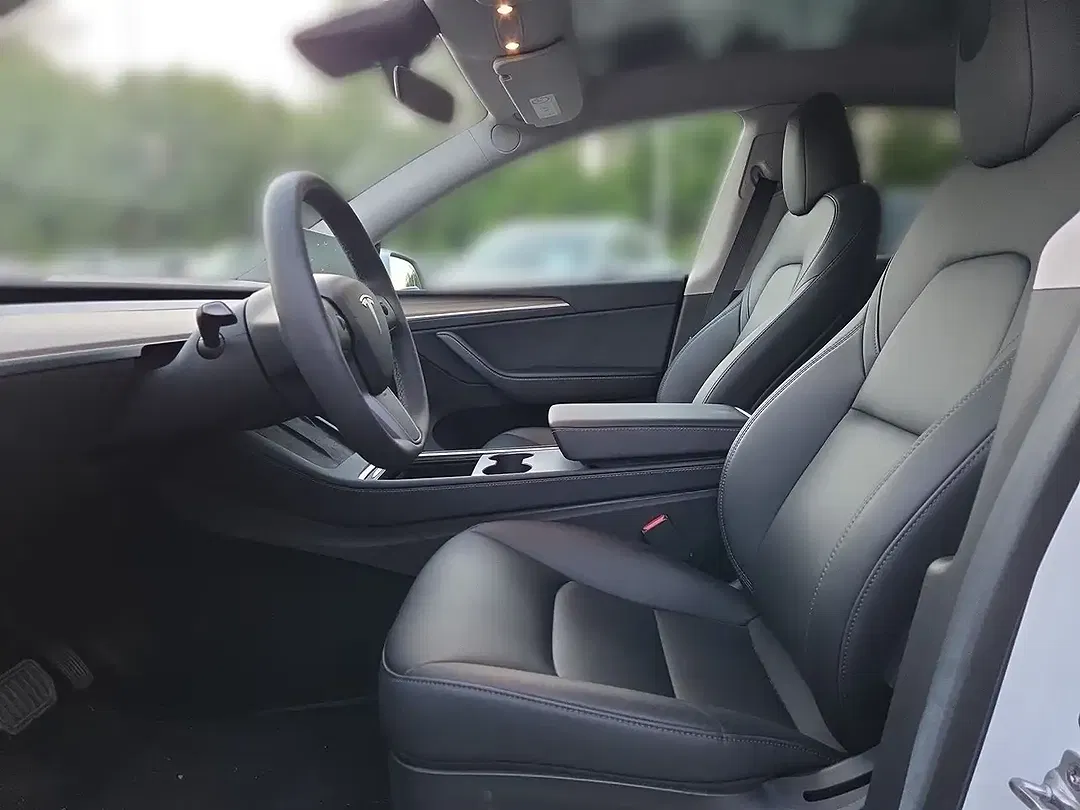 Tesla Model Y Dual Motor Long Range - Thumbnail 8