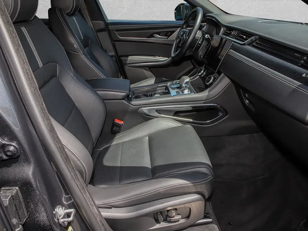 Jaguar F-Pace D200 R-Dynamic SE - Thumbnail 3
