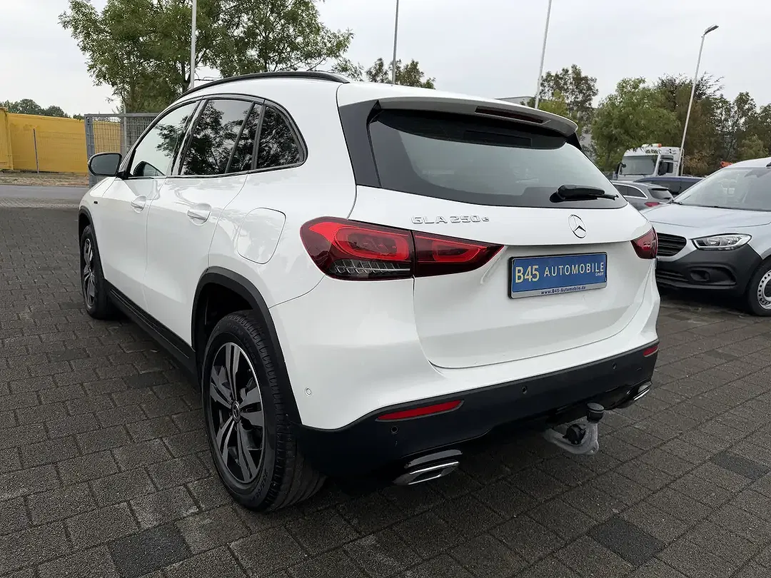 Mercedes-Benz GLA 250 MBUX Progressive Night - Thumbnail 3