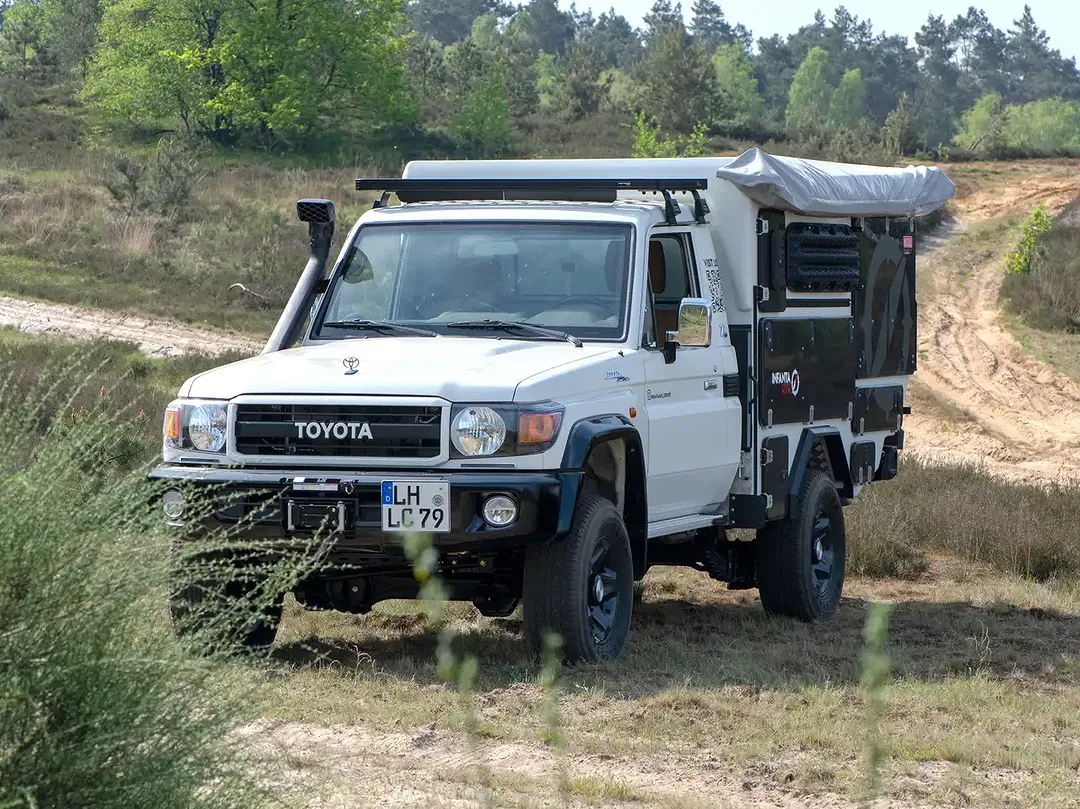 Toyota Land Cruiser 4x4 - Thumbnail 12