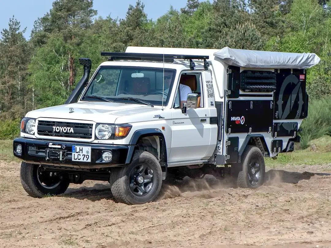 Toyota Land Cruiser 4x4 - Thumbnail 13