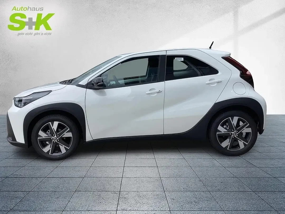 Toyota Aygo X Hybrid Active - Thumbnail 2