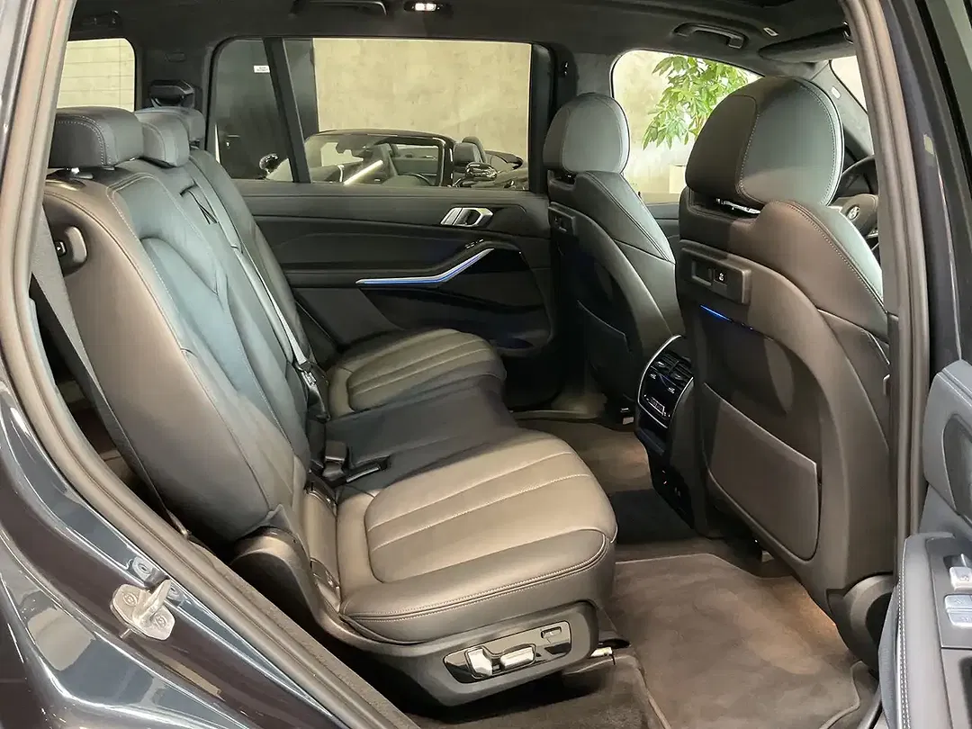 BMW X7 M Lounge - foto 8