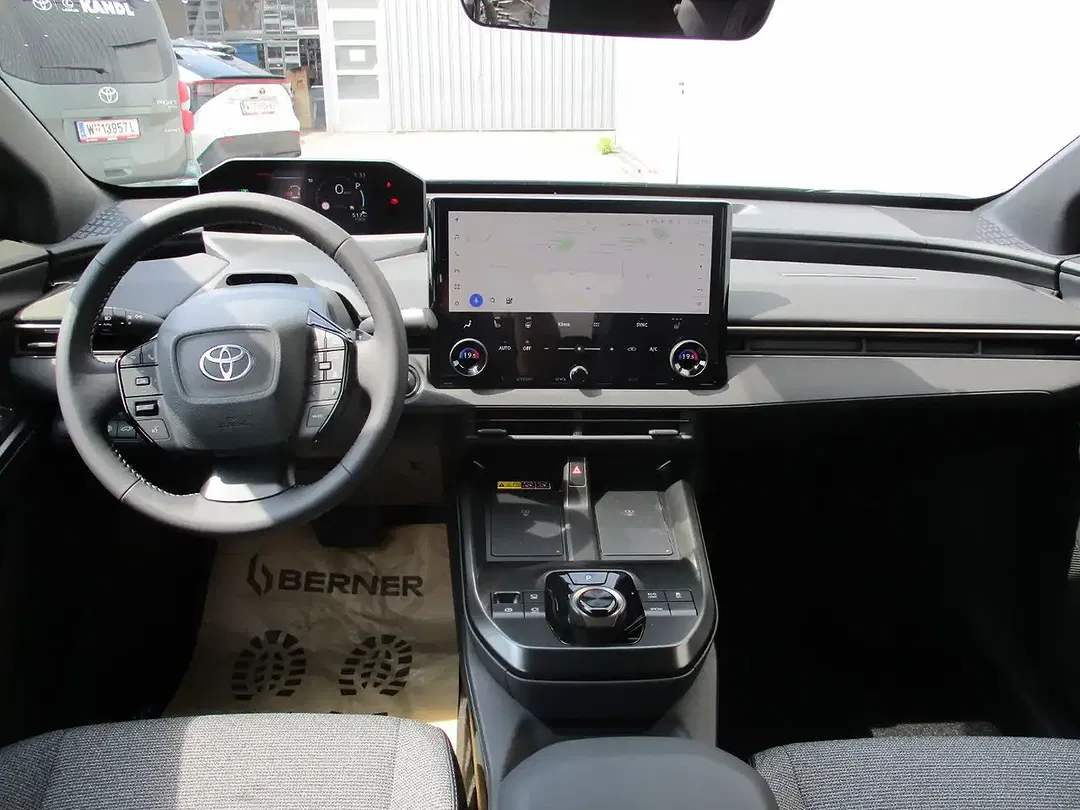 Toyota bZ4X Active - Thumbnail 14