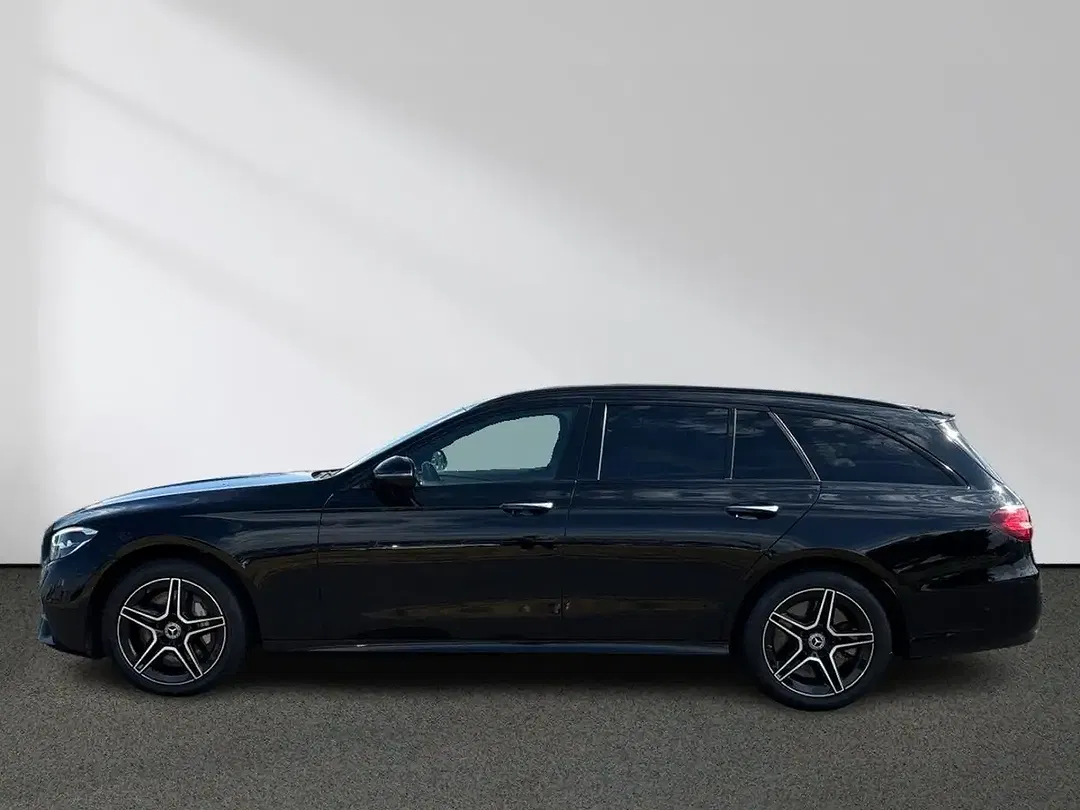 Mercedes-Benz E 300 4MATIC AMG Night - Thumbnail 2