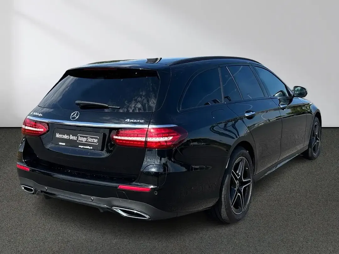 Mercedes-Benz E 300 4MATIC AMG Night - Thumbnail 3