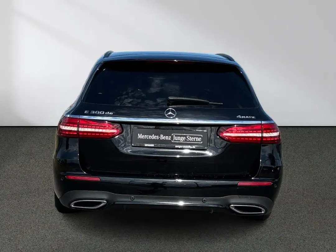 Mercedes-Benz E 300 4MATIC AMG Night - Thumbnail 5