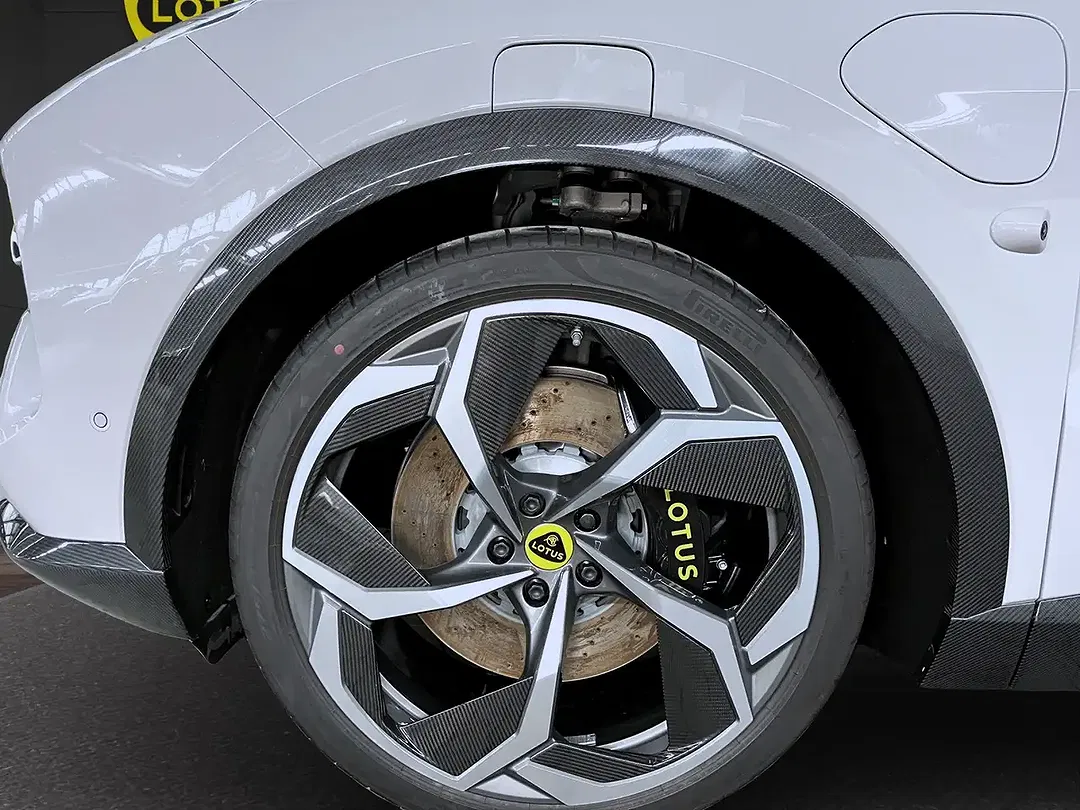 Lotus Eletre R - Thumbnail 11