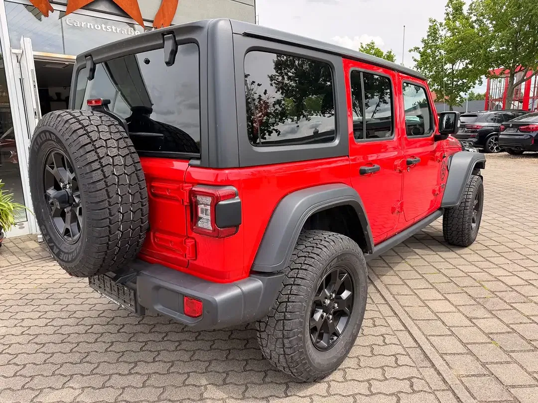Jeep Wrangler - Thumbnail 9